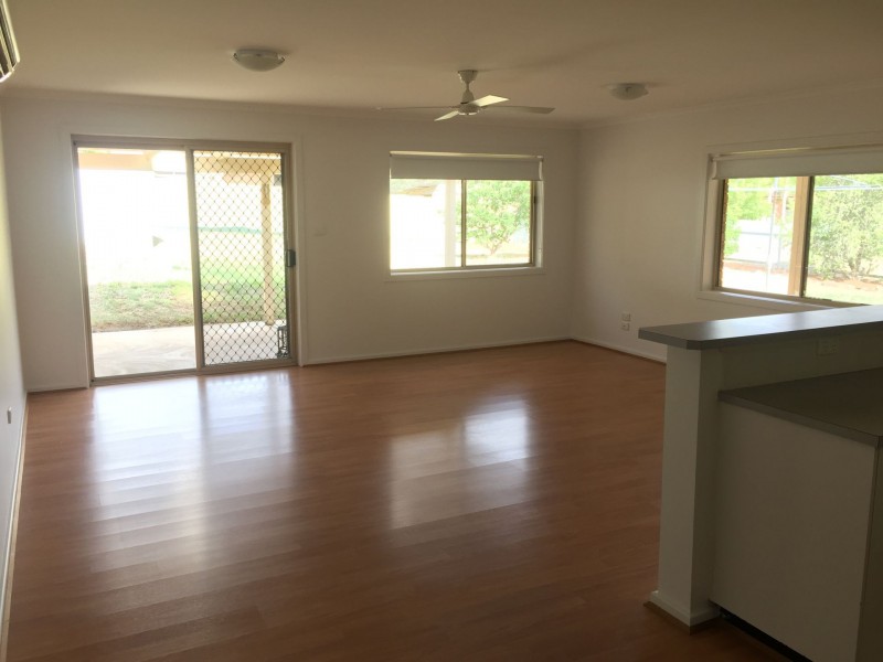 16 Kindra Crescent, Coolamon NSW 2701