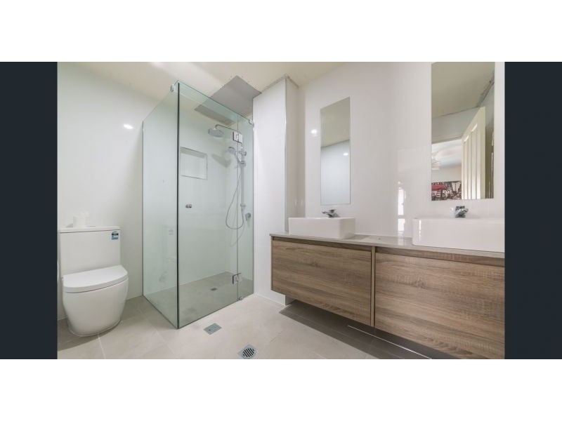 6 Alaska Ave, Broadbeach Waters QLD 4218