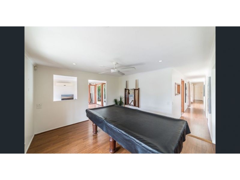 6 Alaska Ave, Broadbeach Waters QLD 4218