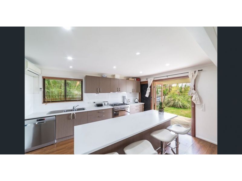 6 Alaska Ave, Broadbeach Waters QLD 4218