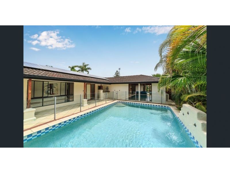 6 Alaska Ave, Broadbeach Waters QLD 4218