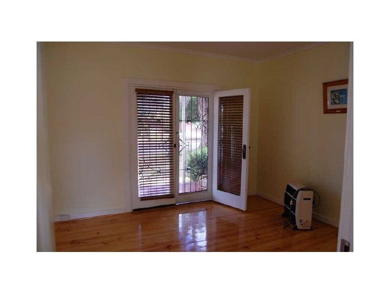11 Newland Street, Victor Harbor SA 5211