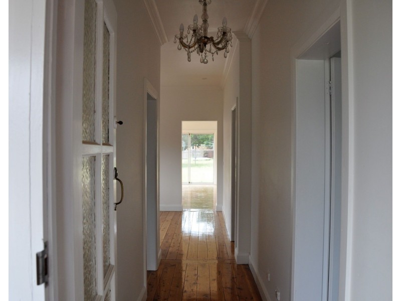 110 Peel St, Bathurst NSW 2795