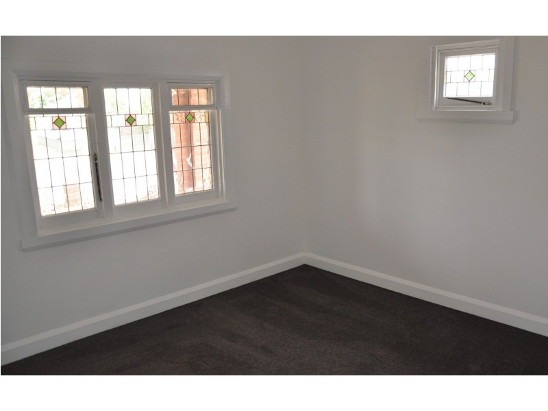 110 Peel St, Bathurst NSW 2795