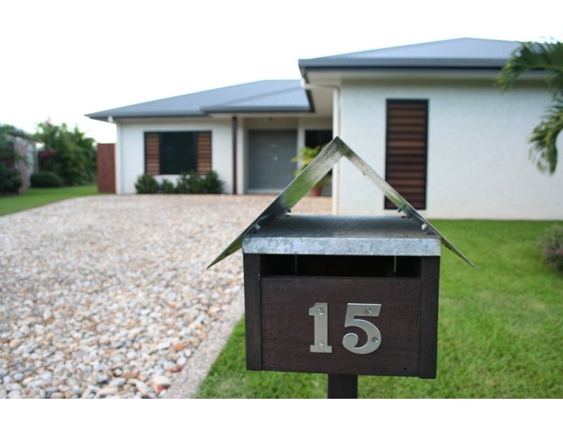 15 White Oak Ave, Mossman QLD 4873