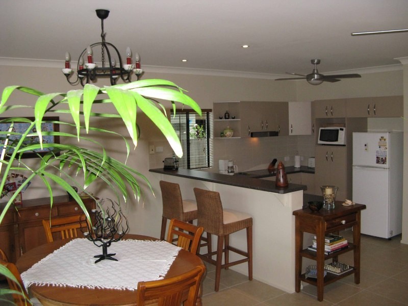 15 White Oak Ave, Mossman QLD 4873