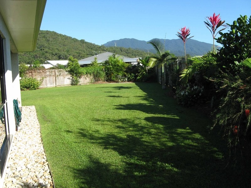15 White Oak Ave, Mossman QLD 4873