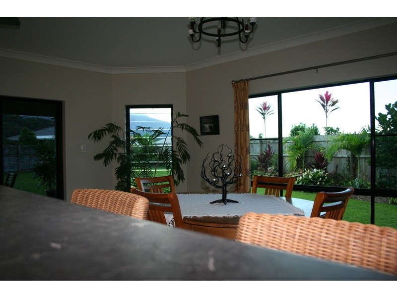 15 White Oak Ave, Mossman QLD 4873