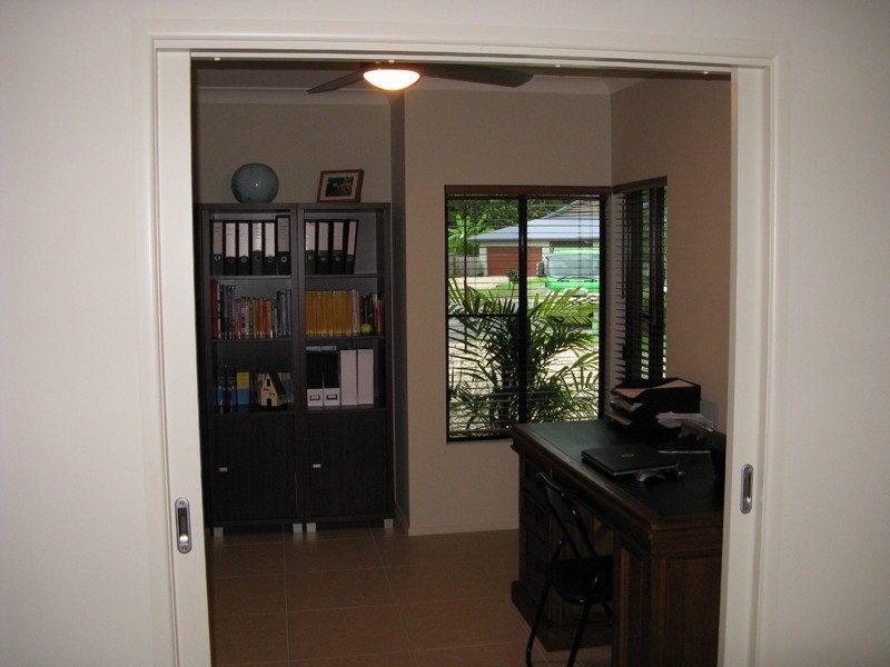 15 White Oak Ave, Mossman QLD 4873