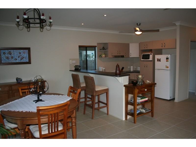 15 White Oak Ave, Mossman QLD 4873