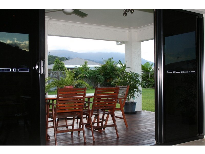 15 White Oak Ave, Mossman QLD 4873
