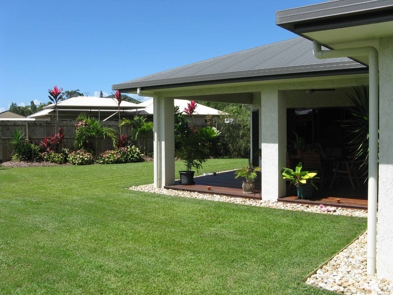 15 White Oak Ave, Mossman QLD 4873