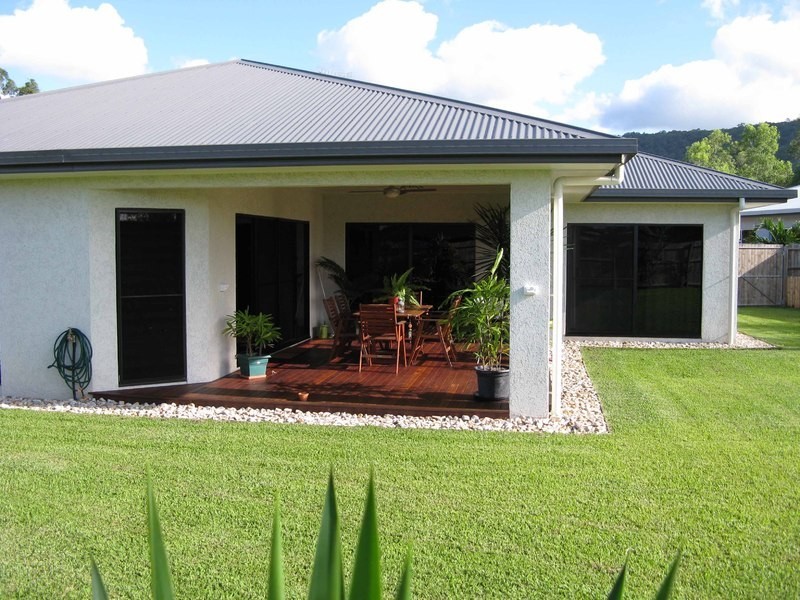 15 White Oak Ave, Mossman QLD 4873