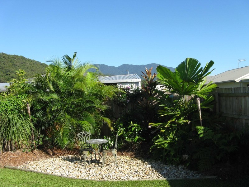 15 White Oak Ave, Mossman QLD 4873