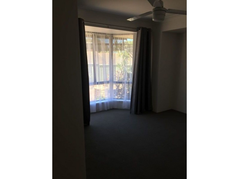 8a/Kitchener Road, Melville WA 6156