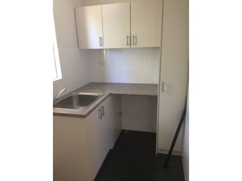 8a/Kitchener Road, Melville WA 6156