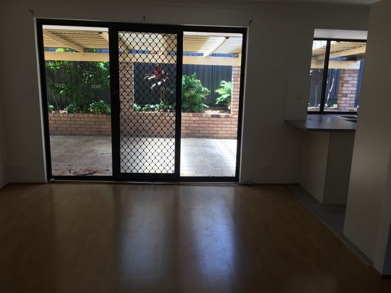 8a/Kitchener Road, Melville WA 6156