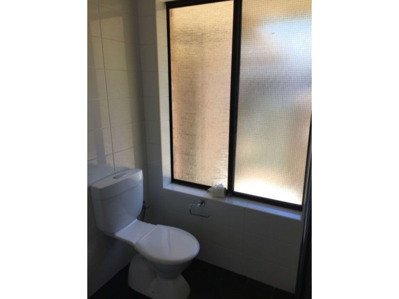 8a/Kitchener Road, Melville WA 6156