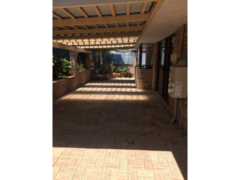 8a/Kitchener Road, Melville WA 6156