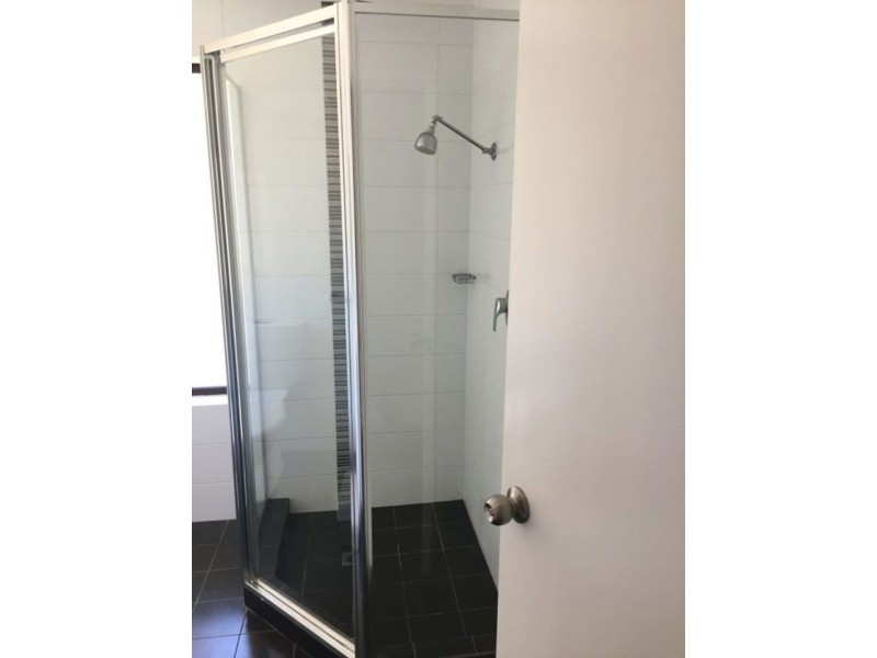 8a/Kitchener Road, Melville WA 6156