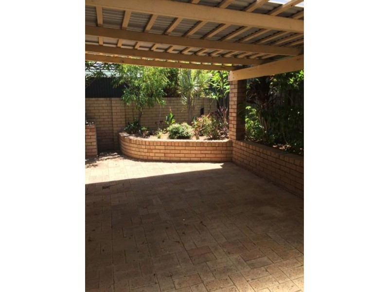 8a/Kitchener Road, Melville WA 6156