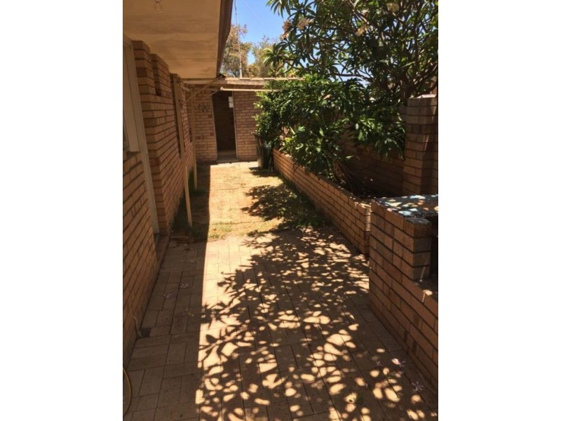 8a/Kitchener Road, Melville WA 6156