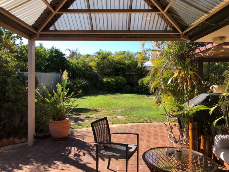 Granny Flat/21 Milverton Avenue, Karrinyup WA 6018
