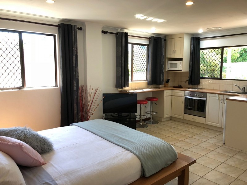 Granny Flat/21 Milverton Avenue, Karrinyup WA 6018