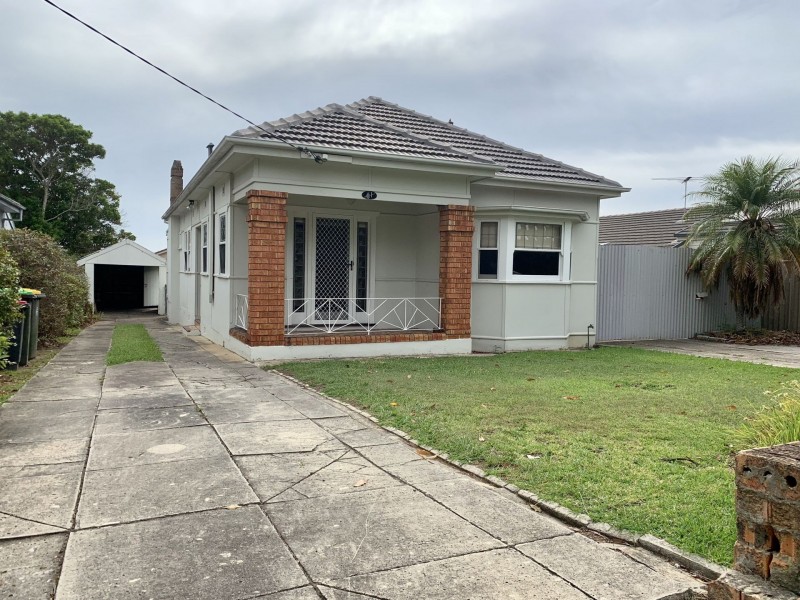 61 Bruce Ave, Belfield NSW 2191