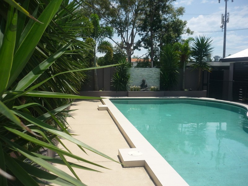 8 Kalimna Drive, Broadbeach Waters QLD 4218