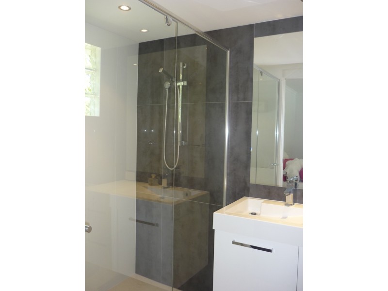 8 Kalimna Drive, Broadbeach Waters QLD 4218