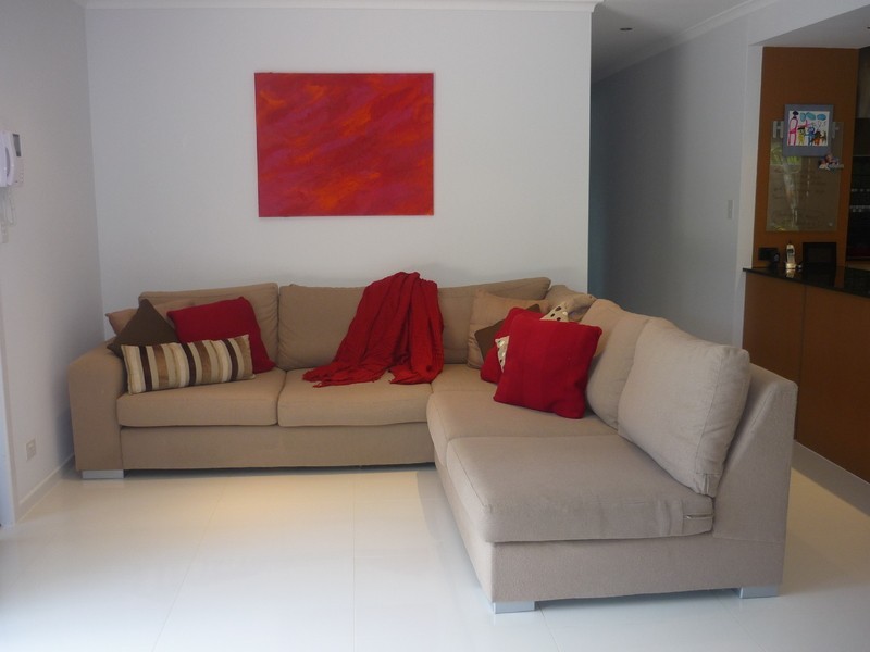 8 Kalimna Drive, Broadbeach Waters QLD 4218