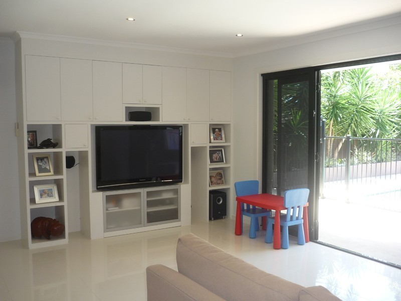 8 Kalimna Drive, Broadbeach Waters QLD 4218