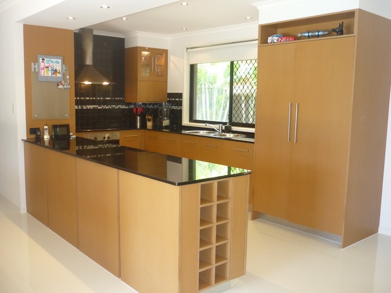 8 Kalimna Drive, Broadbeach Waters QLD 4218