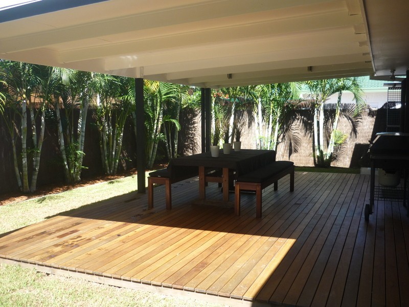 8 Kalimna Drive, Broadbeach Waters QLD 4218