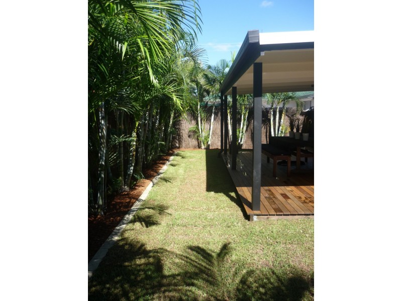 8 Kalimna Drive, Broadbeach Waters QLD 4218