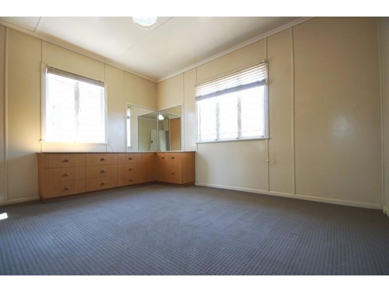 9 Edgar Street, Eastern Heights QLD 4305