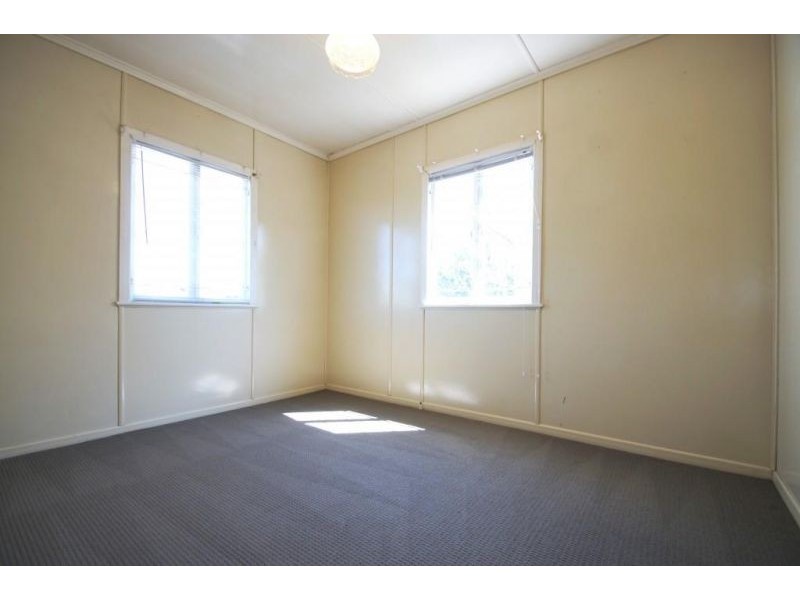 9 Edgar Street, Eastern Heights QLD 4305