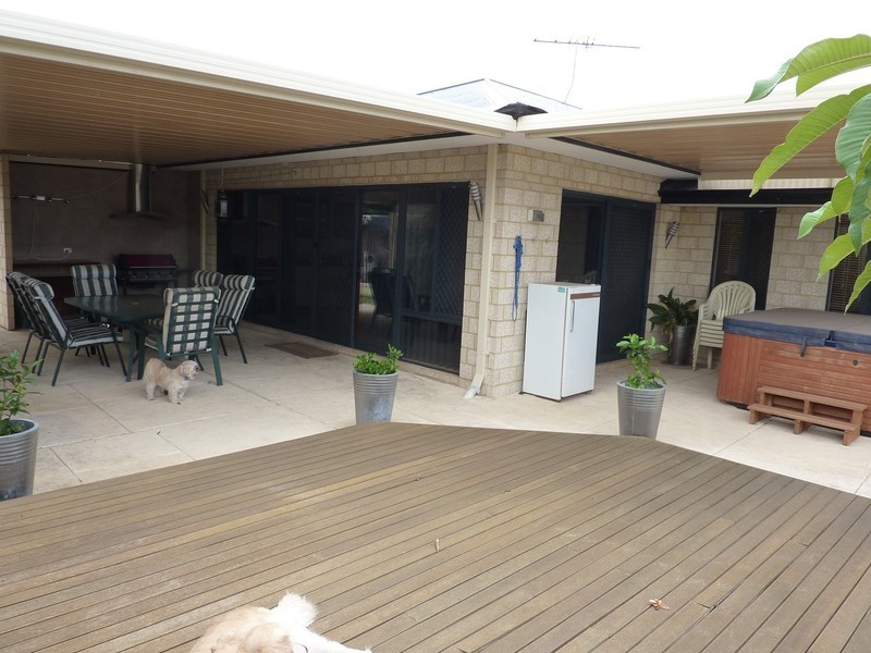 20 Zaragoza Drive, Port Kennedy WA 6172