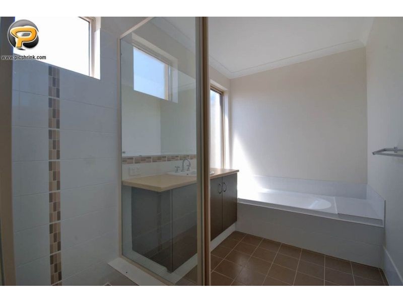 3 Girramay Rd, Banksia Grove WA 6031