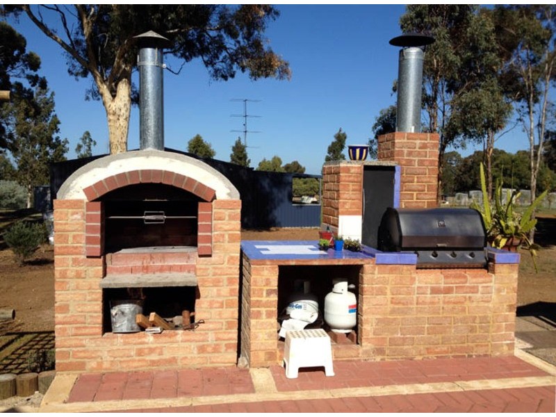 10 Leschenaultia Drive, Chittering WA 6084