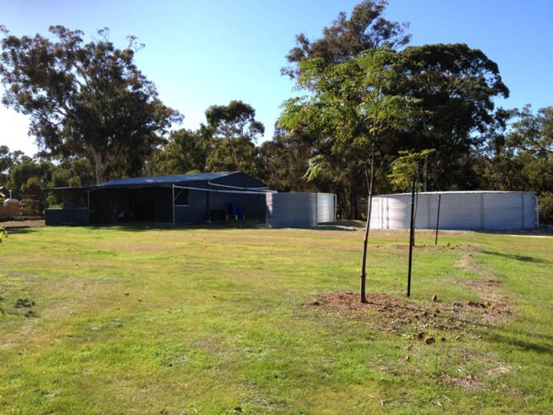 10 Leschenaultia Drive, Chittering WA 6084