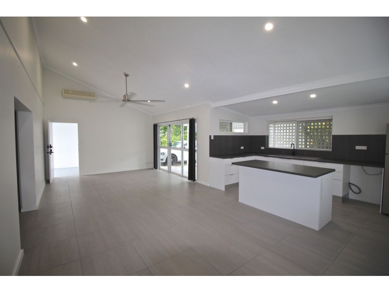 4/12-14 Ireland Cr, Whitfield QLD 4870