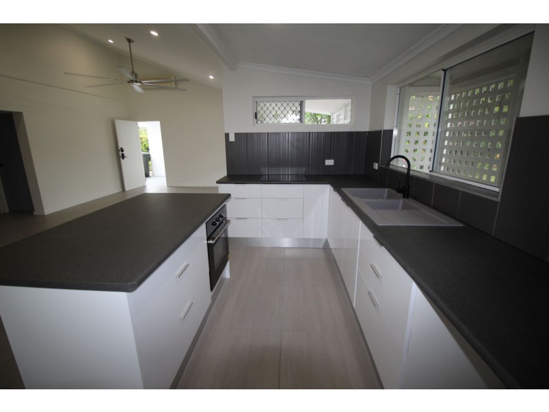4/12-14 Ireland Cr, Whitfield QLD 4870