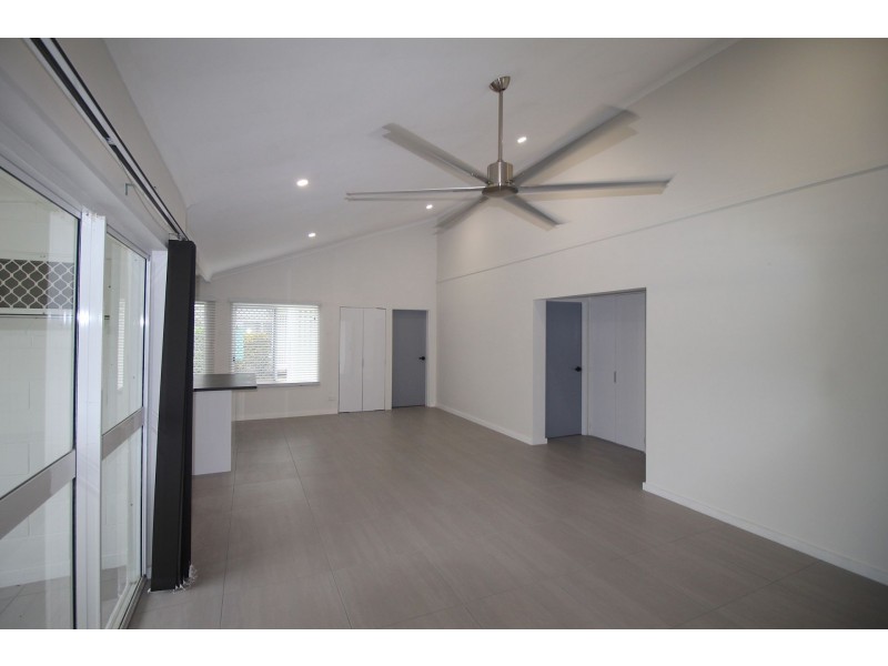 4/12-14 Ireland Cr, Whitfield QLD 4870