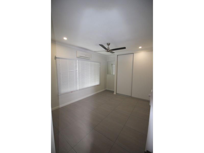 4/12-14 Ireland Cr, Whitfield QLD 4870