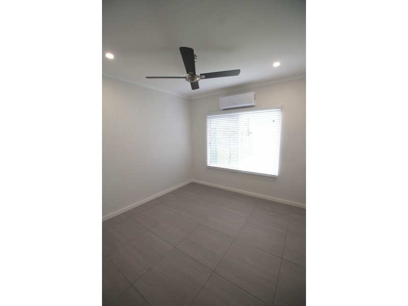 4/12-14 Ireland Cr, Whitfield QLD 4870
