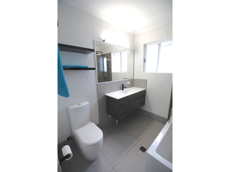 4/12-14 Ireland Cr, Whitfield QLD 4870