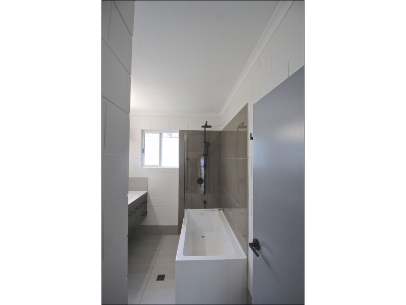 4/12-14 Ireland Cr, Whitfield QLD 4870