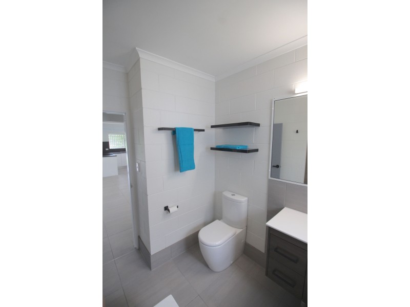 4/12-14 Ireland Cr, Whitfield QLD 4870